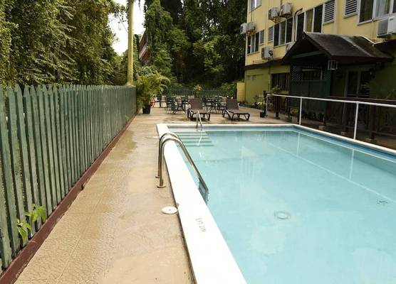 Pineapple Court Hotel 1