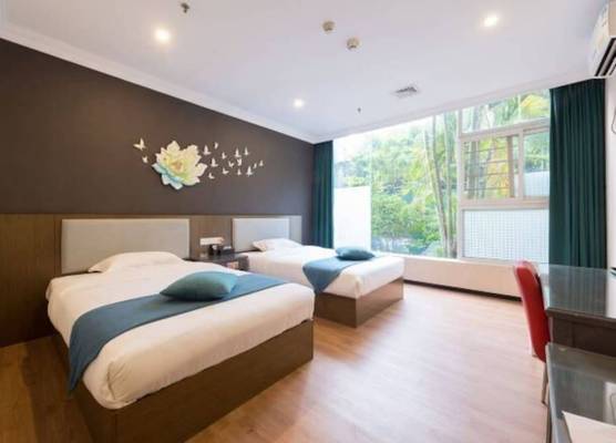 Guangzhou Huiyin Fashion Hotel (Pazhou Convention and Exhibition Xingang East Subway Station) 1