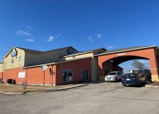 Days Inn & Suites by Wyndham Marquez 1