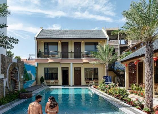 Tam Coc Center Luxury Hotel & Villa 1