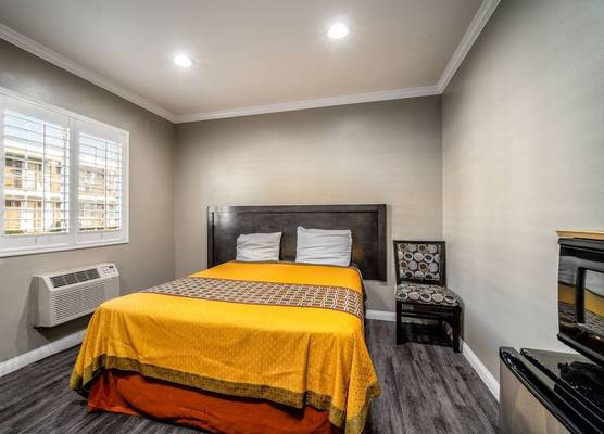 Regency Inn & Suites Downey 1