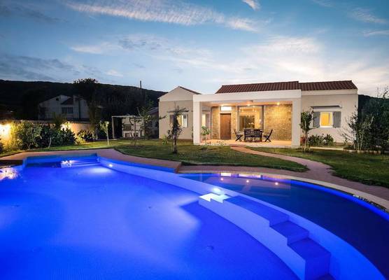 Three Stars Luxury Villas 1