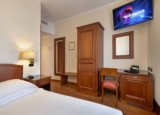 Lancaster Hotel 1
