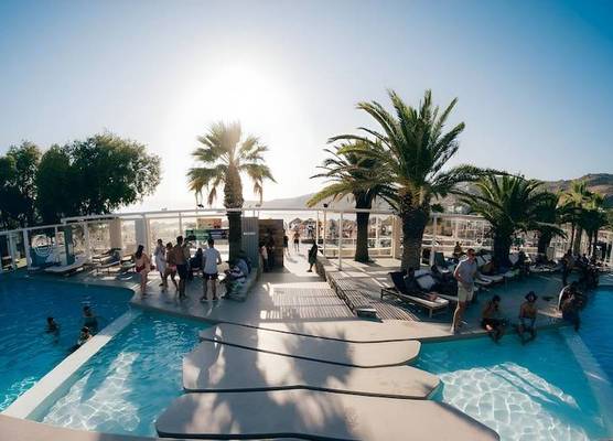 FarOut BeachClub - Rooms & Camping 1