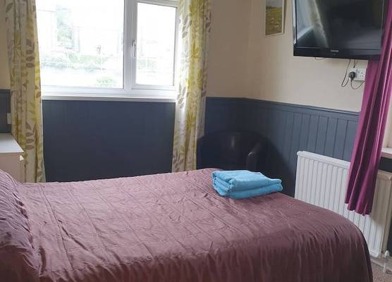 Llwynygog Guest House 1