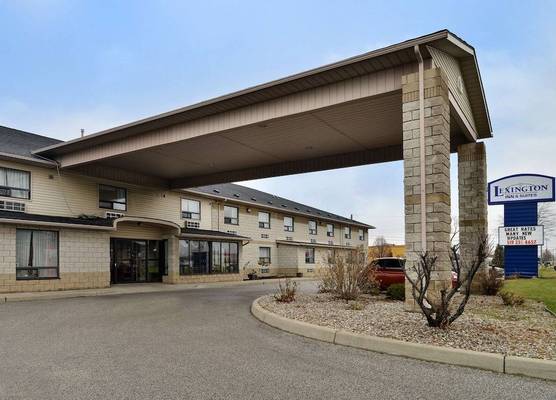 Lexington Inn & Suites-Windsor 1