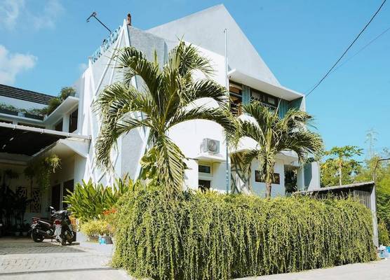 Mama Komodo Bed & Breakfast 1