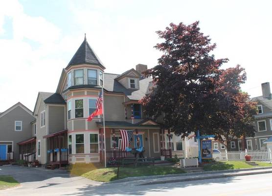 Strictly Moose Luxury Vacation Suites 1