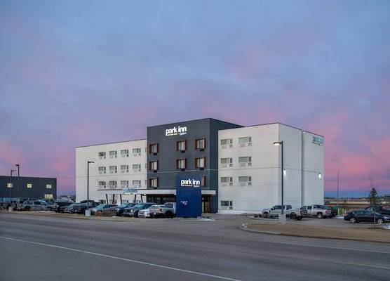 Park Inn by Radisson Edmonton Airport 1