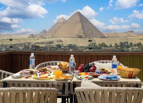 Crowne pyramids palace 1
