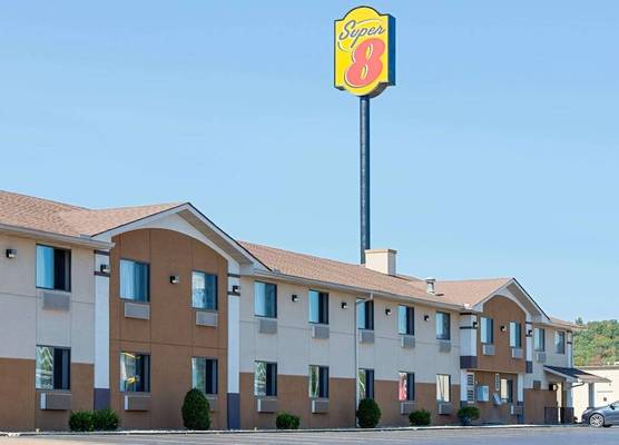 Super 8 by Wyndham Ripley 1