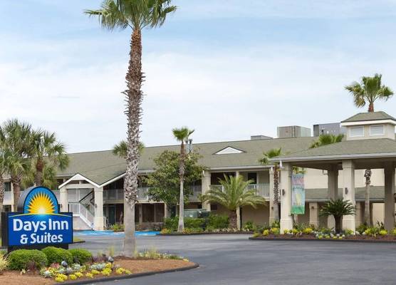 Days Inn & Suites by Wyndham Jekyll Island 1