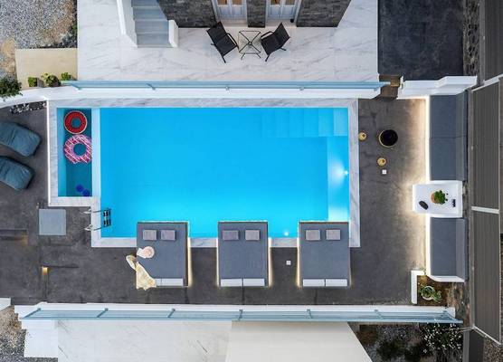 BlackStone Luxury Suites 1