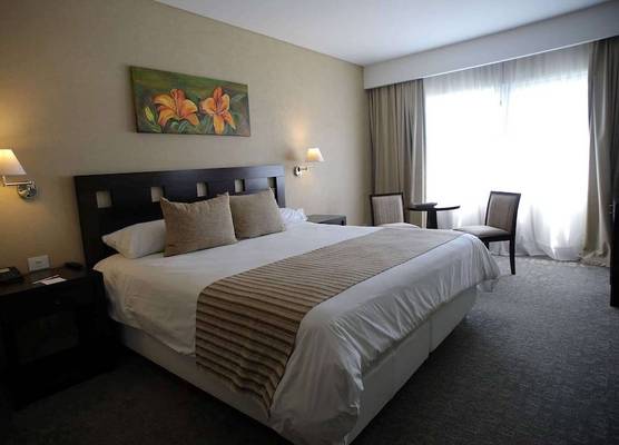 Howard Johnson by Wyndham Funes 1