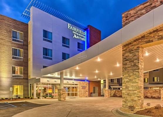 Fairfield Inn & Suites by Marriott St. Louis Westport 1