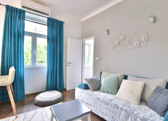 Bluestar close to the Bacvice beach 1