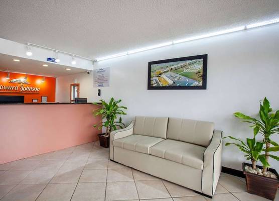 Howard Johnson by Wyndham Vero Beach/I-95 1