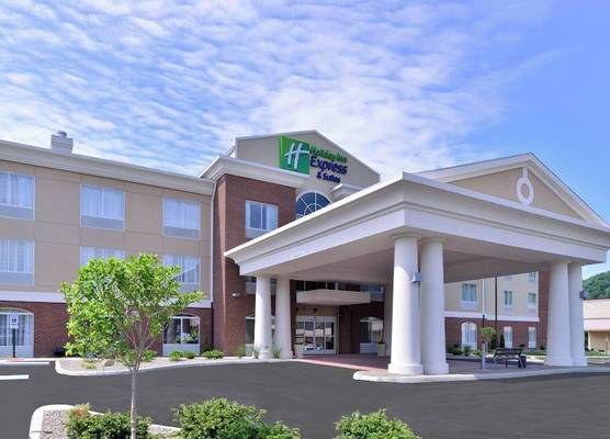 Holiday Inn Express & Suites NEW MARTINSVILLE by IHG 1