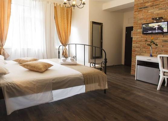Prior Suites Split 1