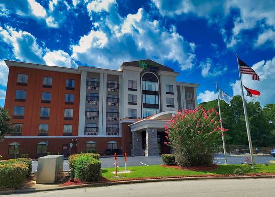Holiday Inn Express & Suites WILSON-DOWNTOWN by IHG 1