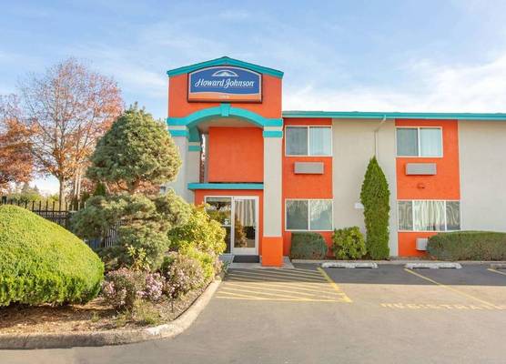 Howard Johnson by Wyndham Salem 1