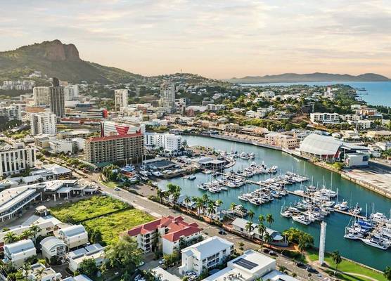 Townsville Studio - Walk to City, Stadium & Ferry 1