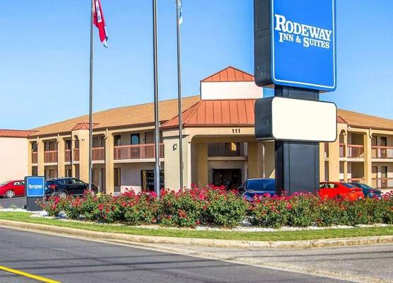 Rodeway Inn & Suites Clarksville near Governors Square Mall 1