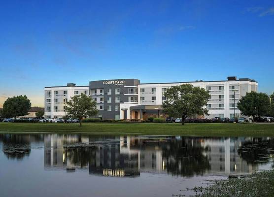 Courtyard by Marriott Evansville East 1