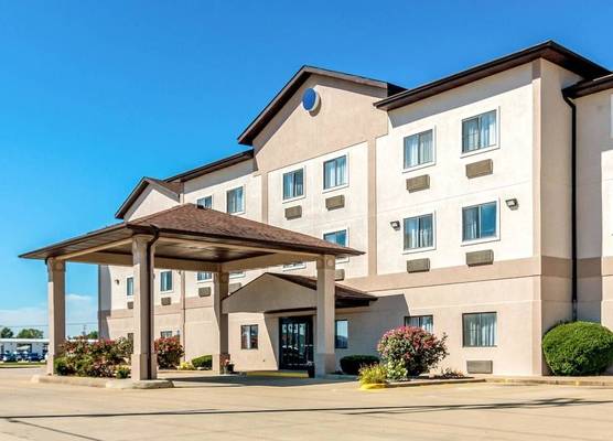 Quality Inn & Suites Salem near I-57 1