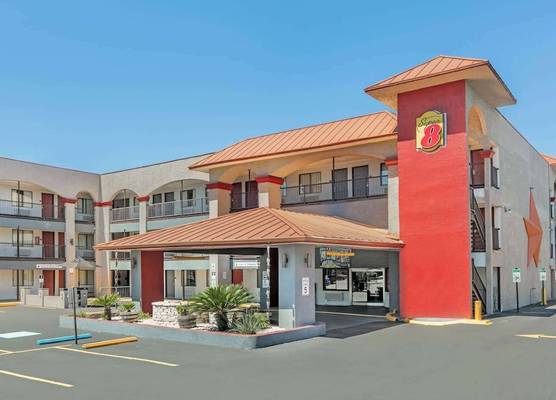 Super 8 by Wyndham Austin University/Downtown Area 1