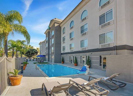 Holiday Inn Express & Suites SAN DIEGO-SORRENTO VALLEY by IHG 1