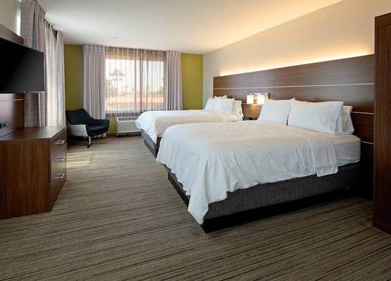 Holiday Inn Express & Suites FRESNO SOUTH by IHG 1
