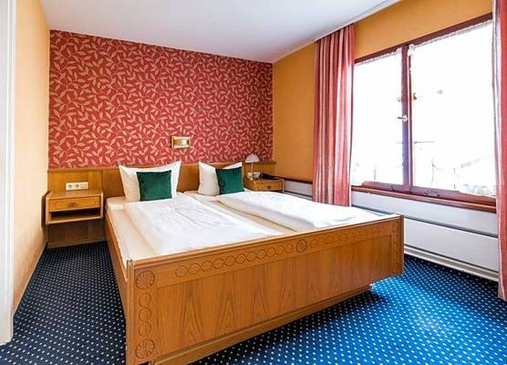 Hotel Löwen-Weinstube 1