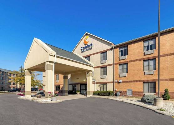 Comfort Inn & Suites near Tinley Park Amphitheater 1