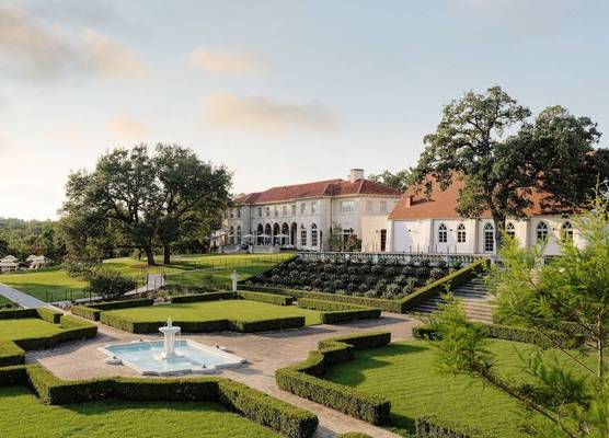 Commodore Perry Estate, Auberge Collection 1