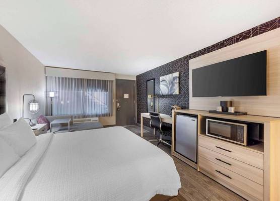Aiden by Best Western South Reno 1