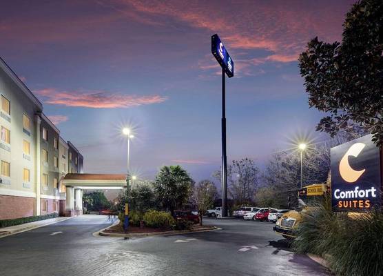 Comfort Suites Forsyth near I-75 1