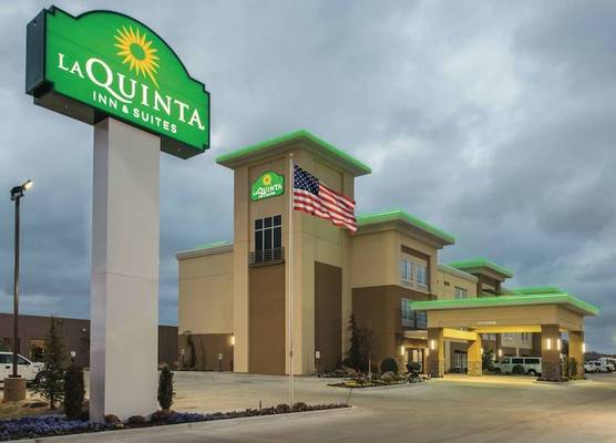 La Quinta Inn & Suites by Wyndham Enid 1