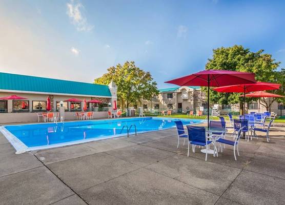 Cayuga Blu Hotel 1