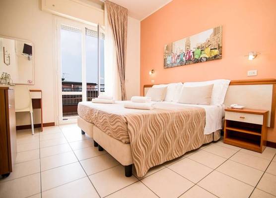 Unique Hotel 1