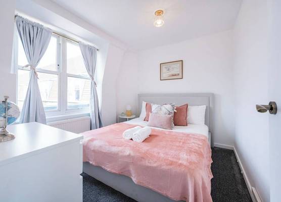 Spacious London stay - 3 Bedroom property 1