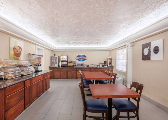 Baymont by Wyndham Lake City I-75 1