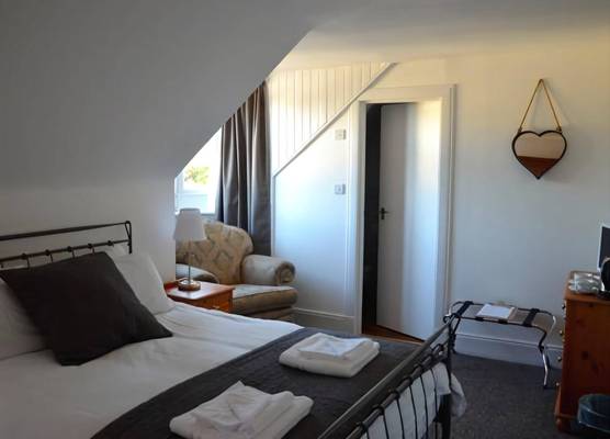 The Courie Inn 1