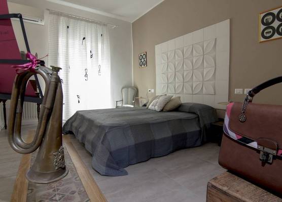 Ad Hoc Rooms 1