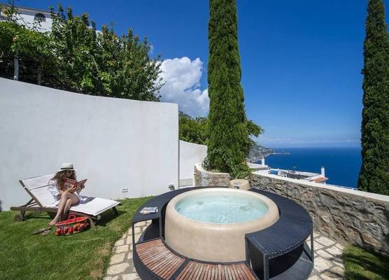 Casa Elena - In the Center of Praiano Parking Panoramic Hot tub 1