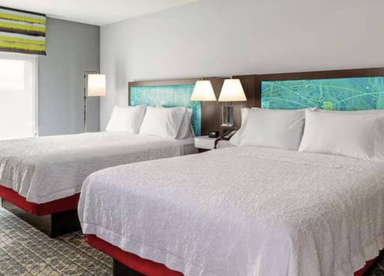 Hampton Inn Manitowoc 1