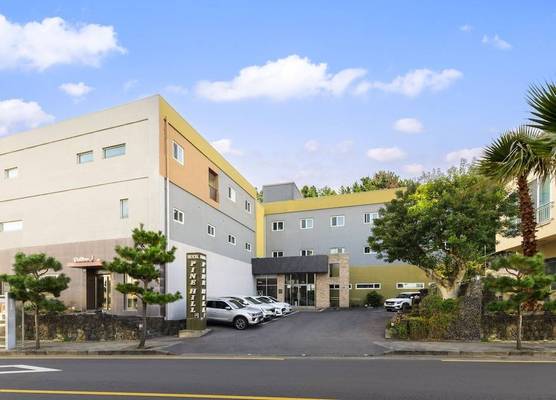 Pinehill Hotel 1
