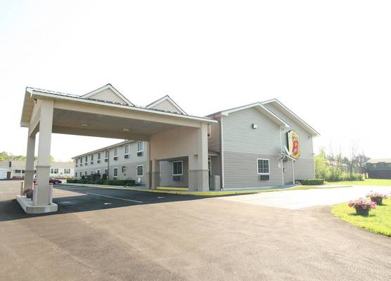 Super 8 by Wyndham Pulaski 1