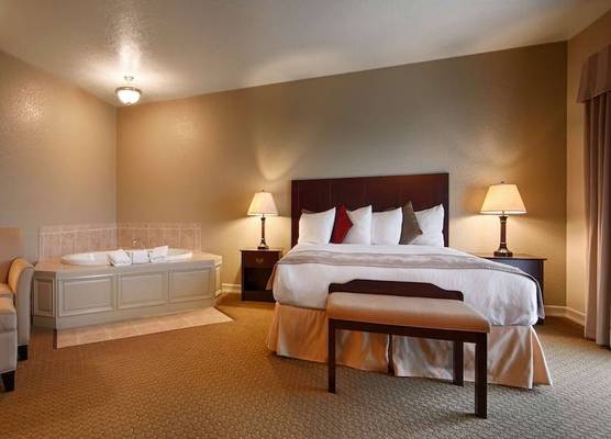 Best Western Plus Bayshore Inn 1