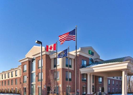 Holiday Inn Express & Suites DETROIT-NOVI by IHG 1